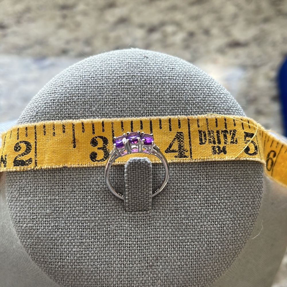 3 stone Amethyst ring - Picture 2 of 5